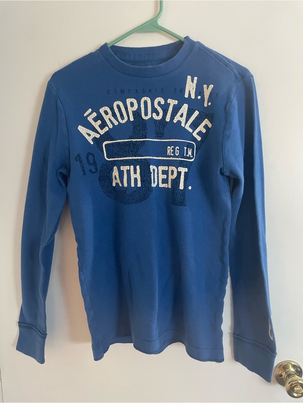 Aeropostale Royal Blue Long-Sleeve Graphic Tee in men’s size Small